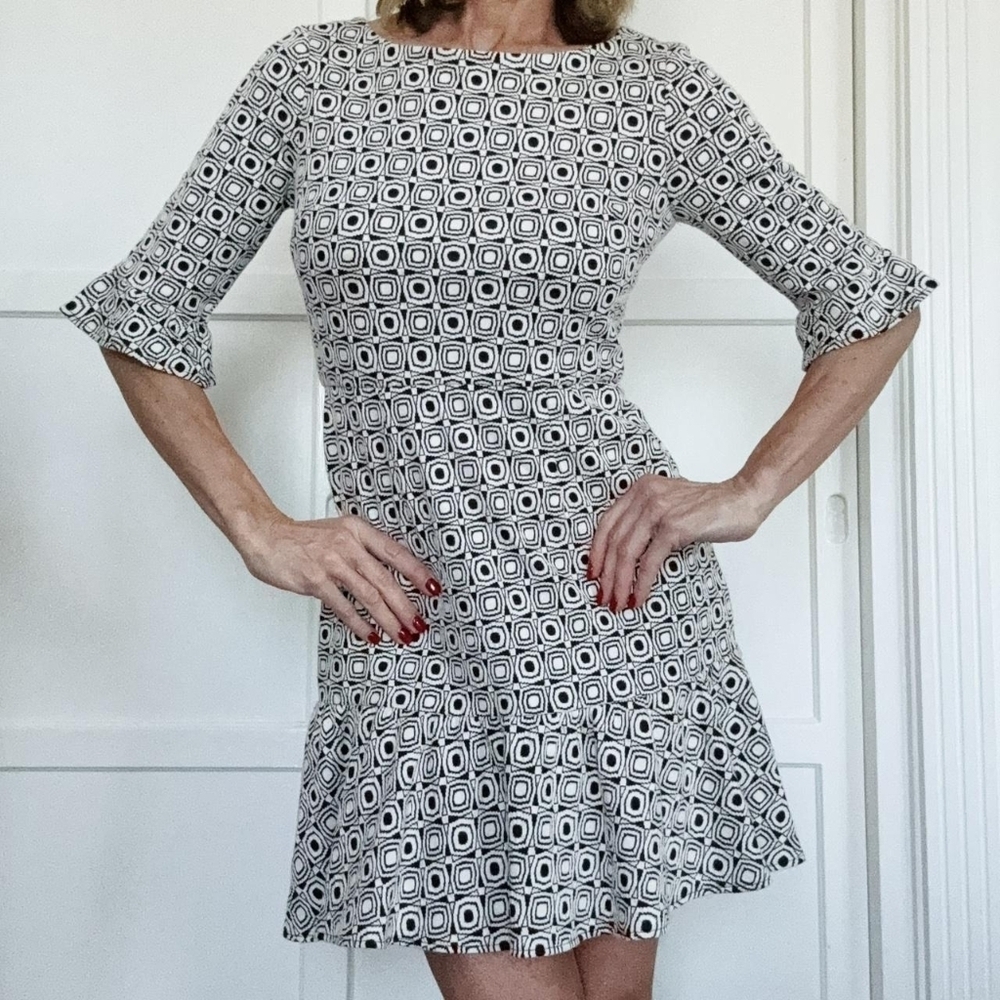 Betsey Johnson Vintage Blk/Wht Geometric Dress Ruffled Hem/Sleeves Sz 10